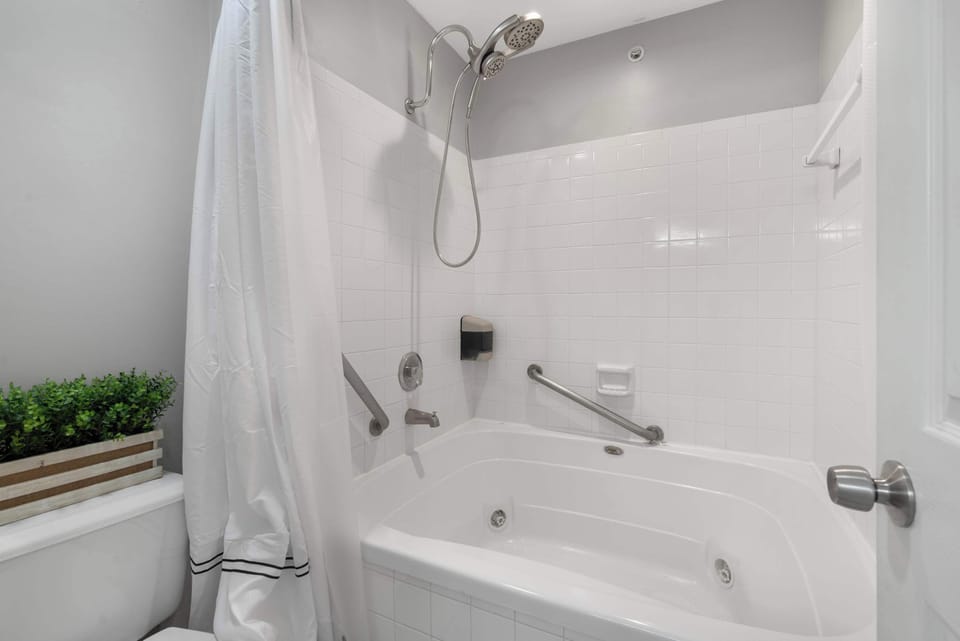 Catch the Sunrise - Branson Mo - Holiday Hills - 2bd Condo! Apartment in Hollister