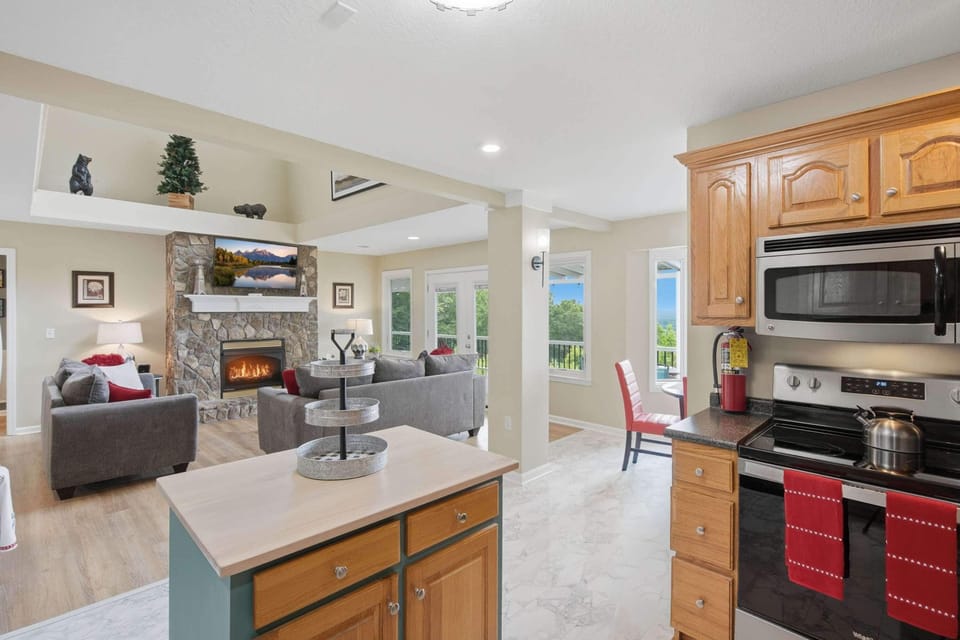 House, Multiple Beds, Patio, Mountain View (Sunset View) | Interior