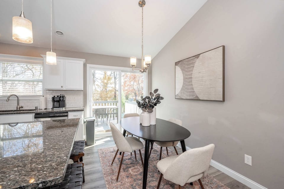 House, Multiple Beds, Pool Access, Garden View | Dining
