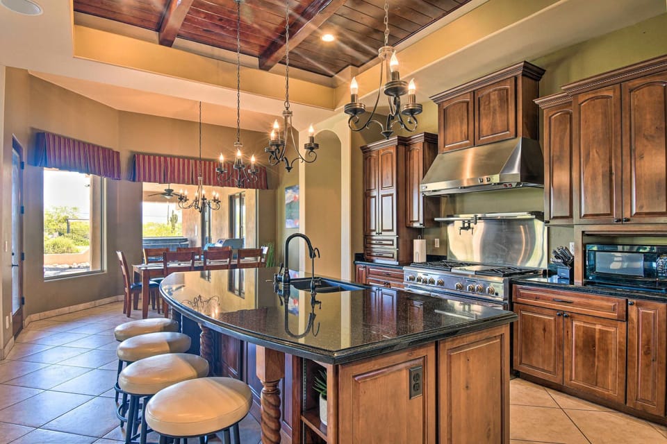 House, Multiple Beds, Pool Access, Mountain View (East Mesa Desert) | Private kitchen | Fridge, microwave, oven, stovetop