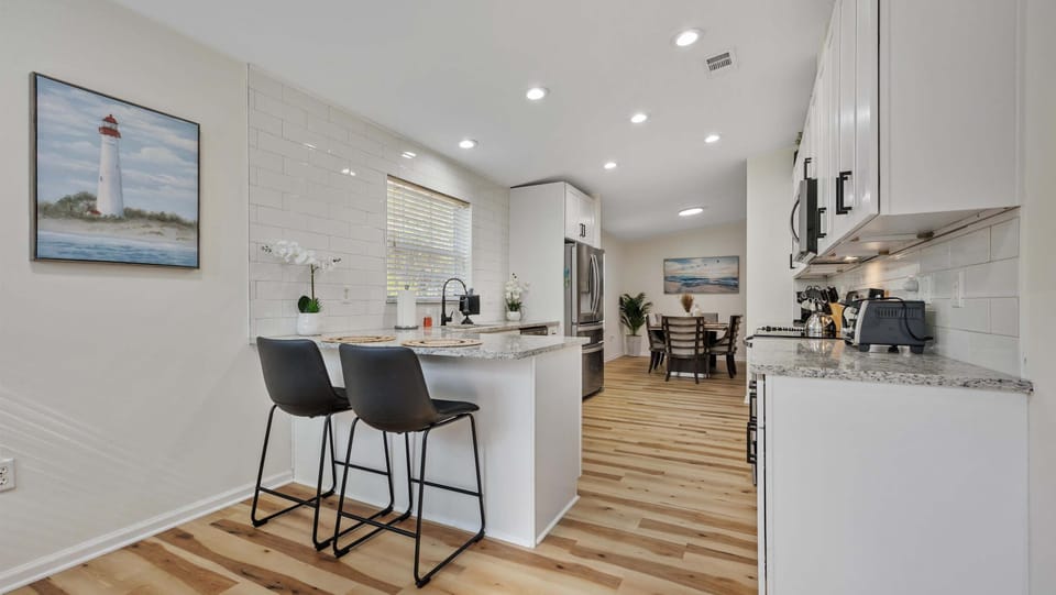 House, Multiple Beds, Patio, Garden View (The Oak Hideaway) | Private kitchen | Fridge, microwave, oven, stovetop