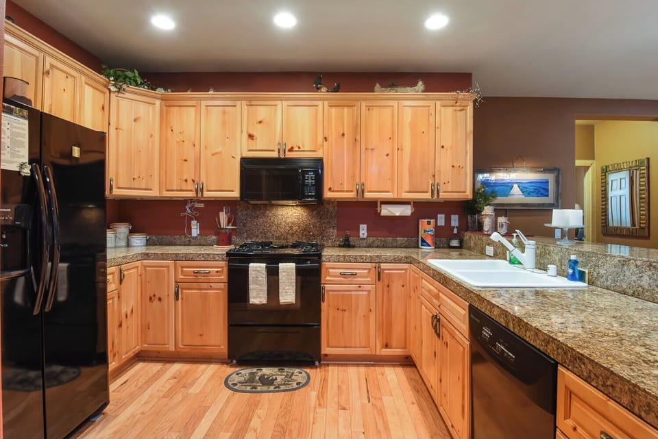 Townhome, Multiple Beds, Patio, Mountain View (Crystal Charm) | Private kitchen | Fridge, microwave, oven, stovetop