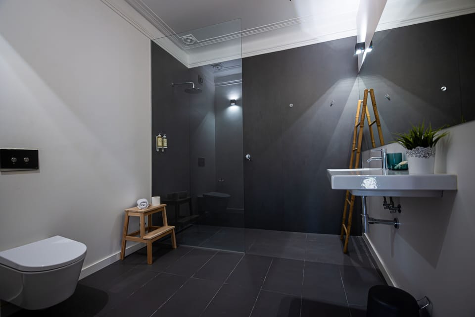 Standard Triple Room | Bathroom | Hair dryer, towels