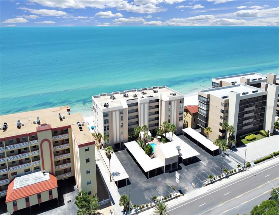 Condo (2 Bedrooms) | Property amenity