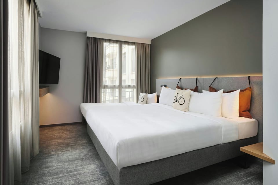 Suite, 1 Queen Bed, Non Smoking | Hypo-allergenic bedding, desk, laptop workspace, soundproofing