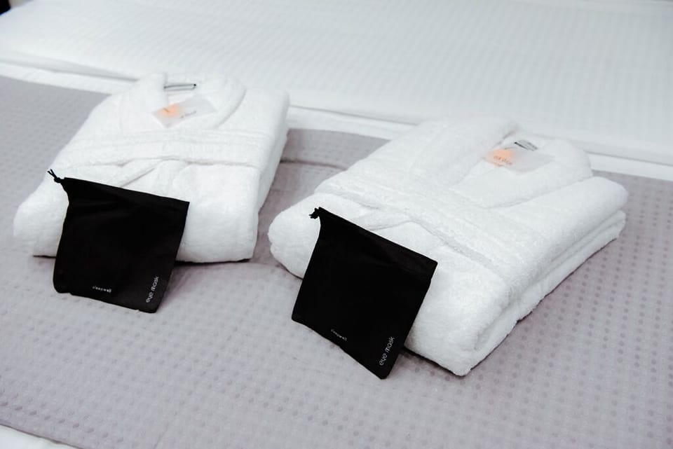 Junior Suite | 1 bedroom, in-room safe, desk, laptop workspace