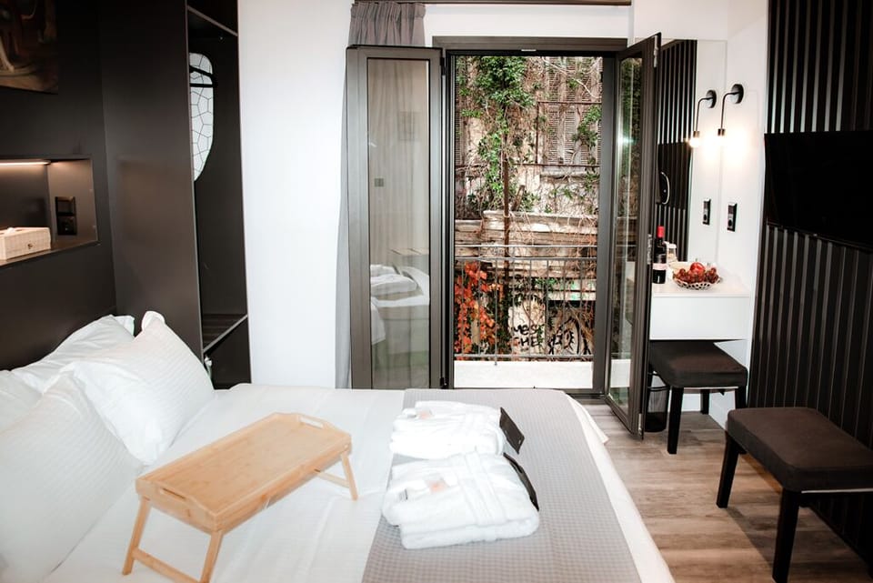 Deluxe Suite | Street view