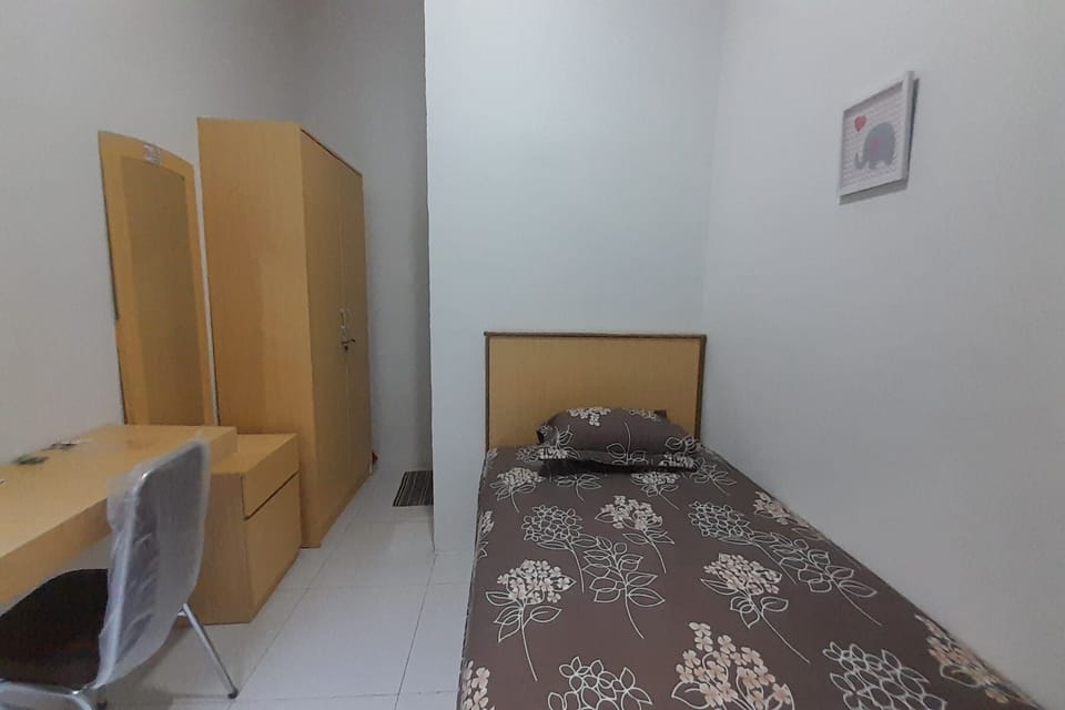 Basic Single Room | WiFi (free), bed sheets