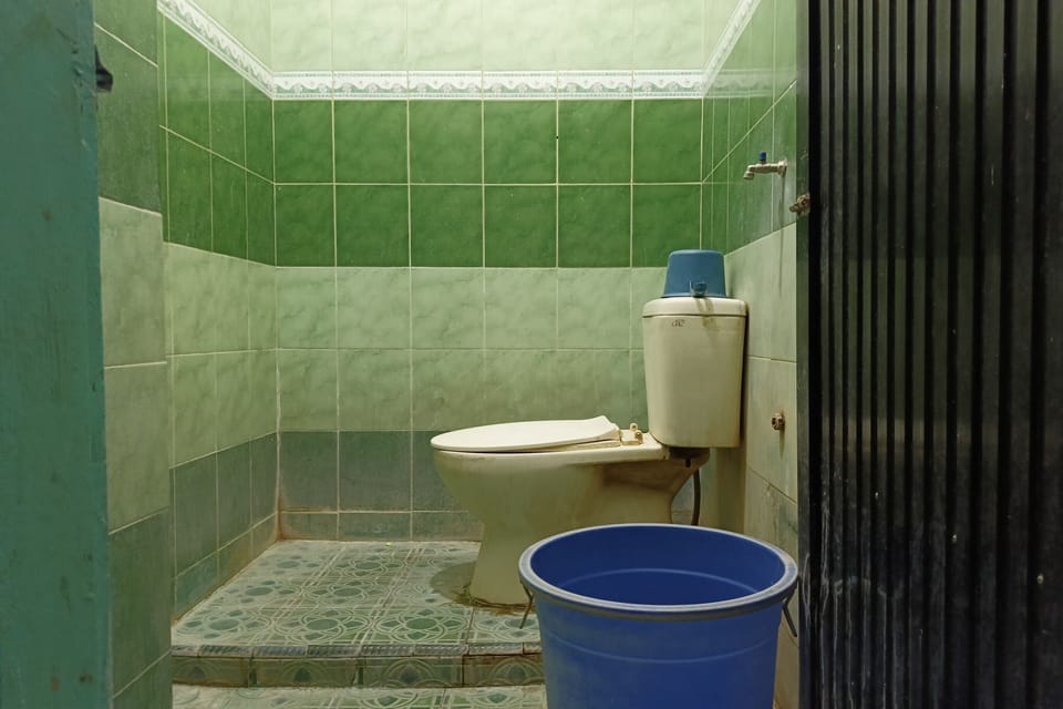 Standard Double Room | Bathroom | Shower, rainfall showerhead, towels
