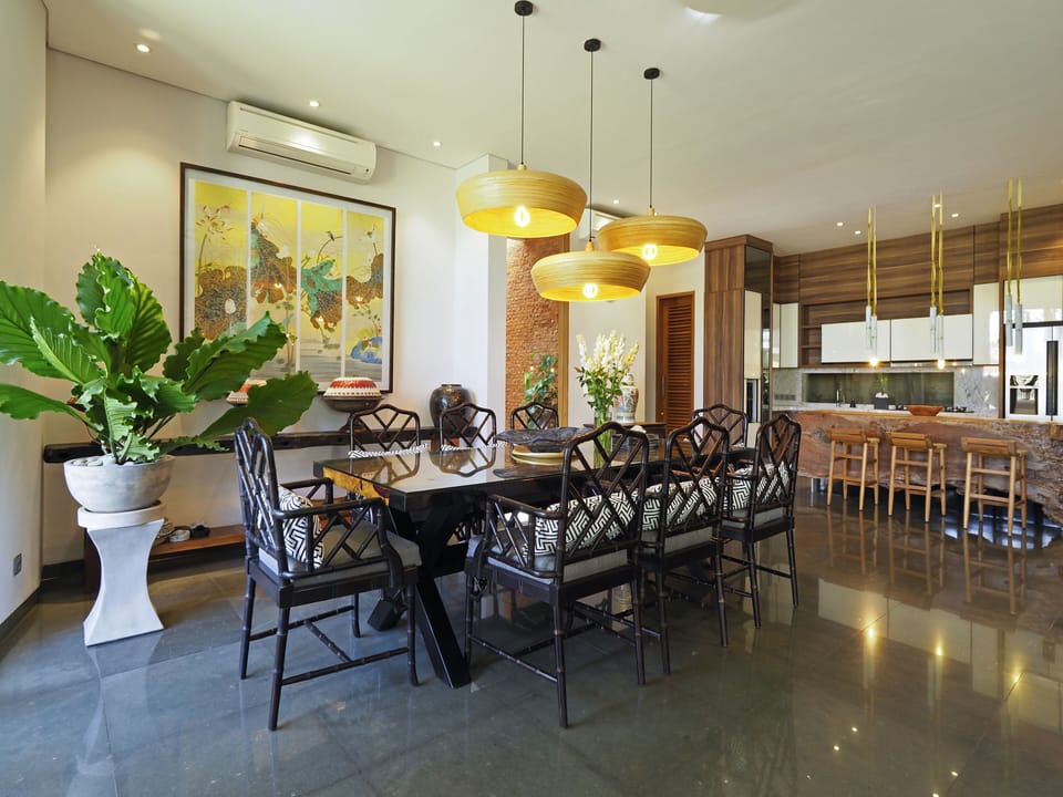 Luxury Villa, 5 Bedrooms | Dining room