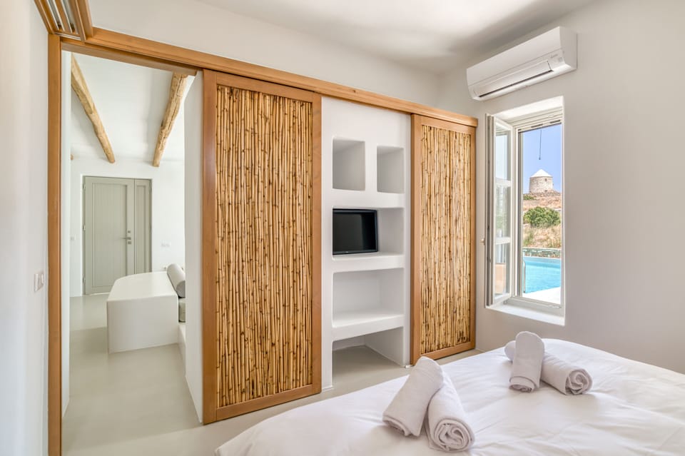 Elite Suite, 1 Bedroom | 1 bedroom, hypo-allergenic bedding, iron/ironing board, free WiFi
