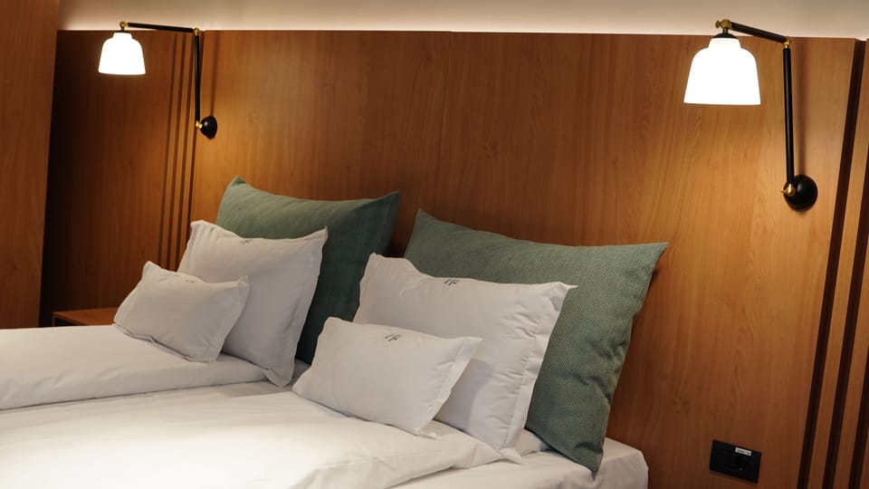 Comfort Double Room | In-room safe, desk, laptop workspace, blackout drapes