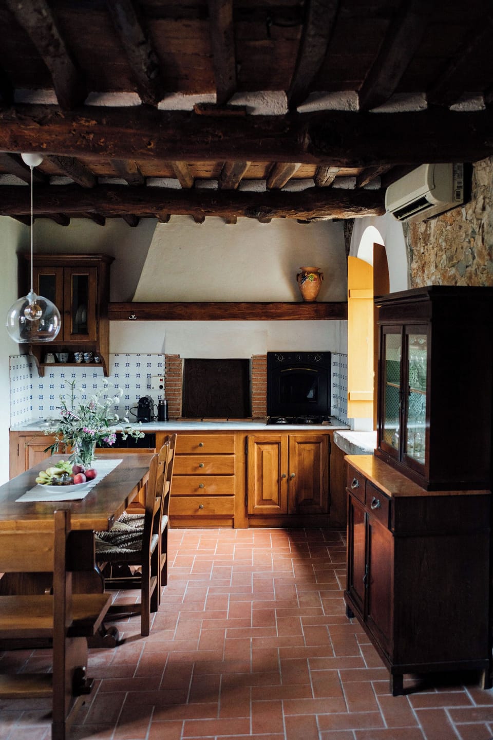 Standard Apartment, Pool View | Private kitchen | Highchair