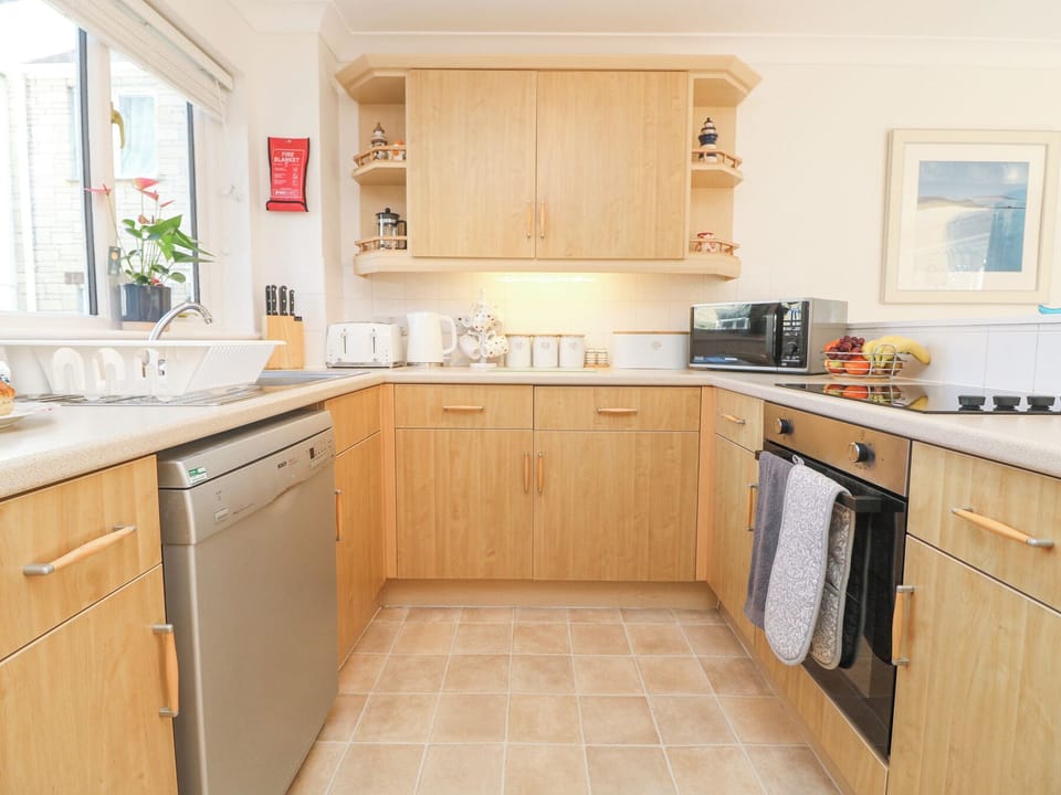 Cottage | Private kitchen | Fridge, dishwasher, electric kettle, toaster