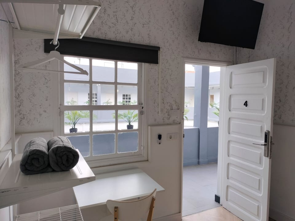 Double Room, Shared Bathroom | WiFi (free), individually furnished