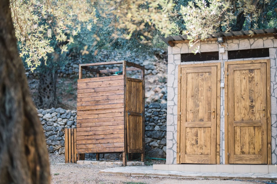 Traditional Tent | Bathroom | Free toiletries, bathrobes, towels, soap