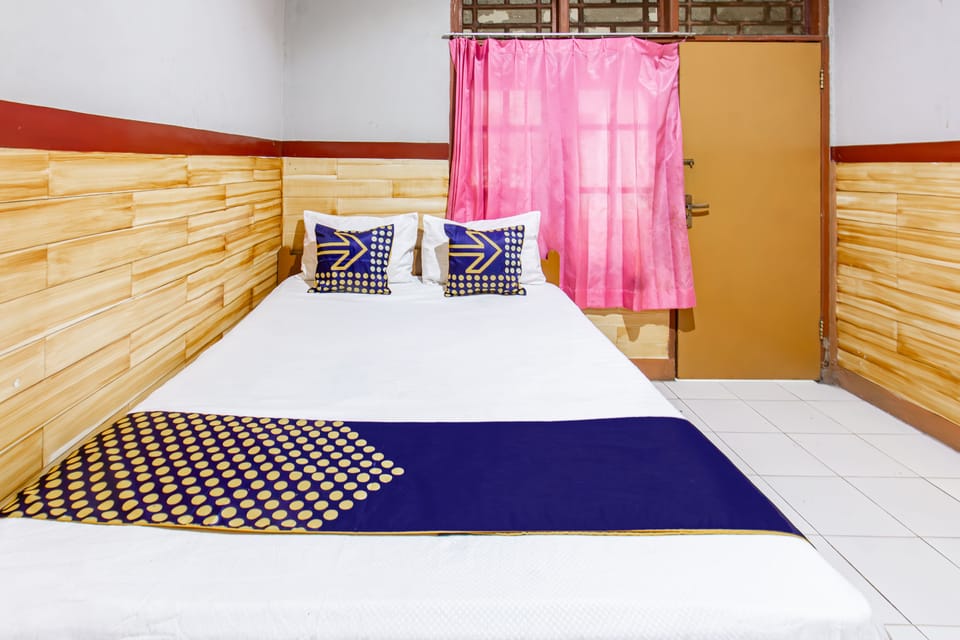 Economy Double Room | Bed sheets