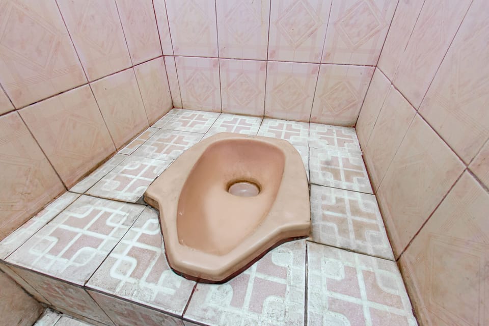 Economy Double Room | Bathroom | Shower, towels