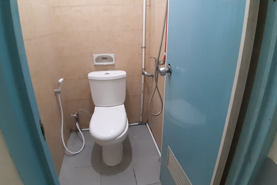 Standard Double Room | Bathroom | Shower, towels