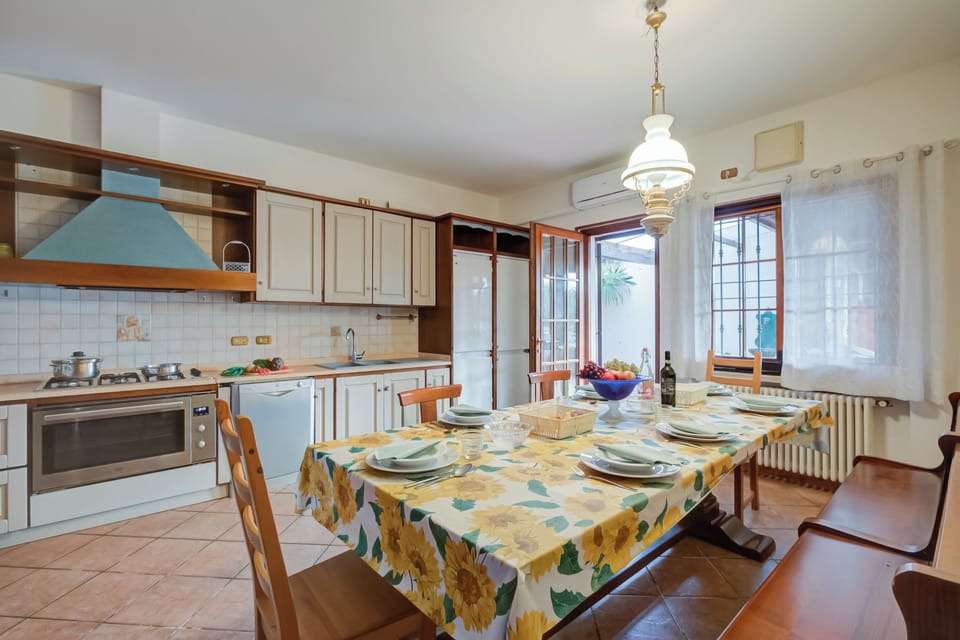 Family Villa, 5 Bedrooms, Microwave (Villa Oasi with private pool) | Private kitchen