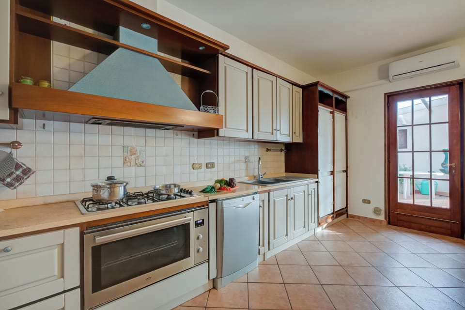 Family Villa, 5 Bedrooms, Microwave (Villa Oasi with private pool) | Private kitchen