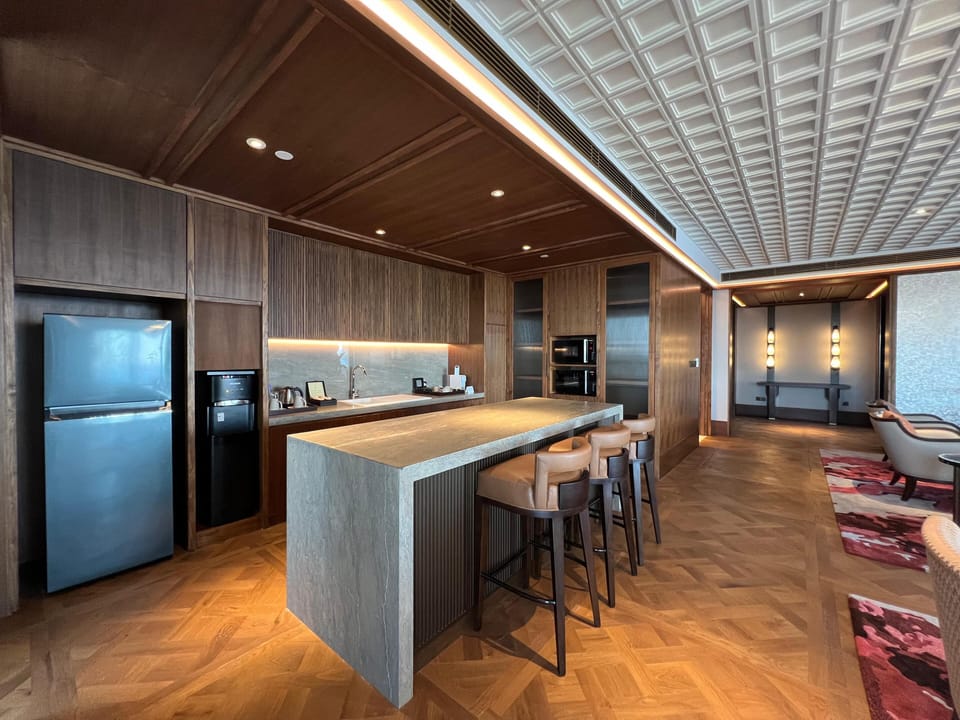 Presidential Suite Ocean View | Living area | 55-inch Smart TV with satellite channels