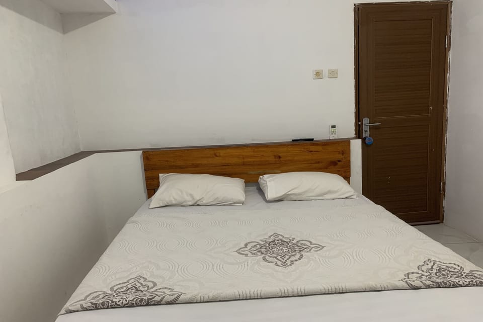 Deluxe Double Room | Desk, iron/ironing board, free WiFi