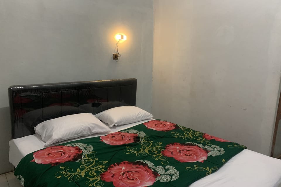 Economy Room | Desk, iron/ironing board, free WiFi