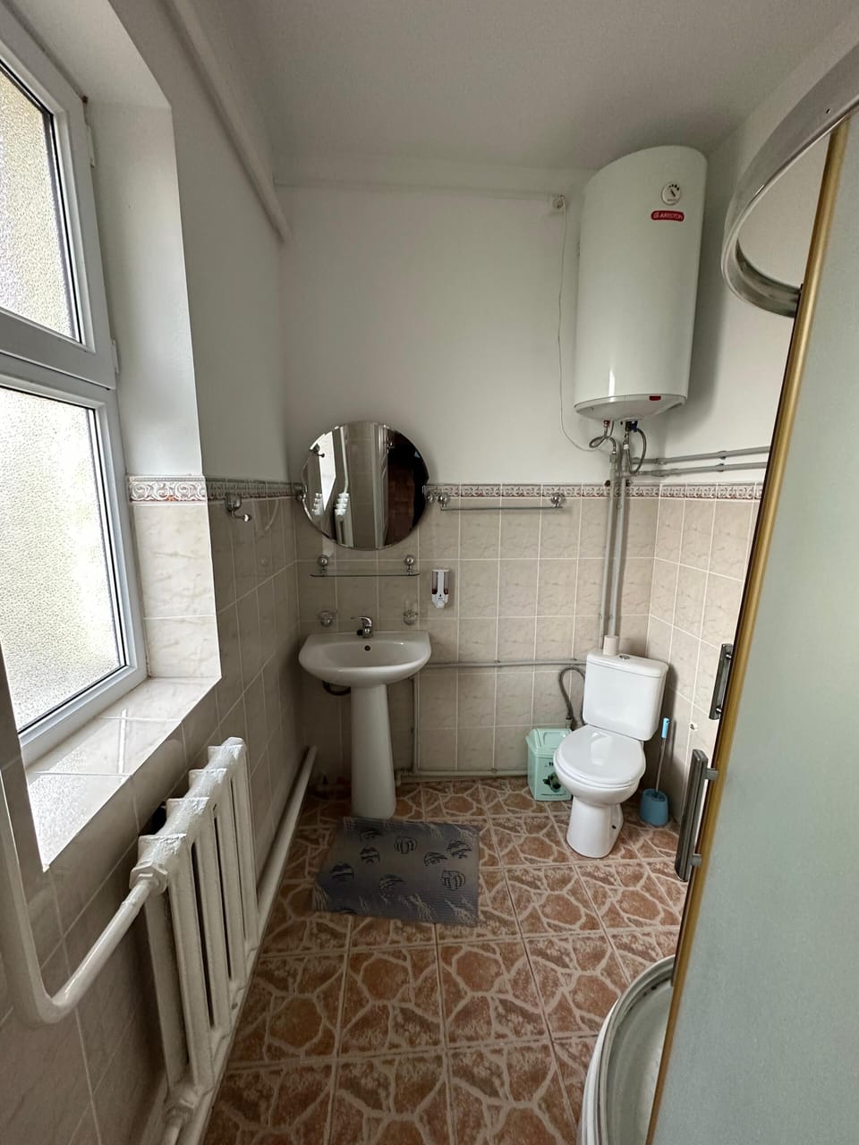 Basic Double or Twin Room | Bathroom | Shower, towels, toilet paper