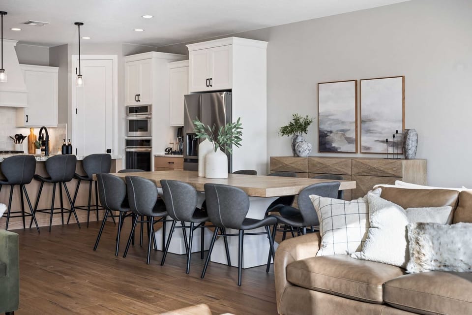 Townhome, 5 Bedrooms | Dining