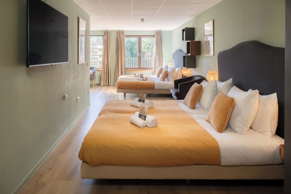 Comfort Quadruple Room | Desk, laptop workspace, blackout drapes, free cribs/infant beds