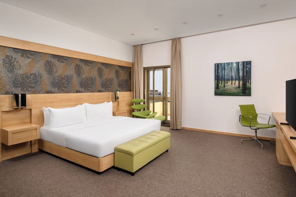 Premium Room, 1 King Bed | Premium bedding, desk, laptop workspace, blackout drapes