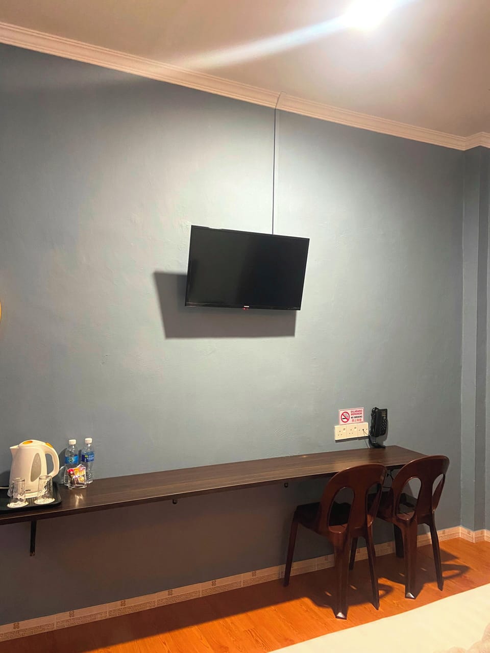 Deluxe Room, 1 King Bed | Desk, iron/ironing board, free WiFi