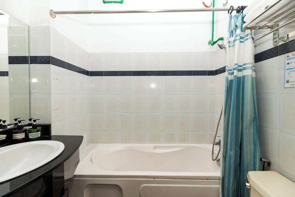 Luxury Quadruple Room | Bathroom | Hair dryer, slippers, towels, soap