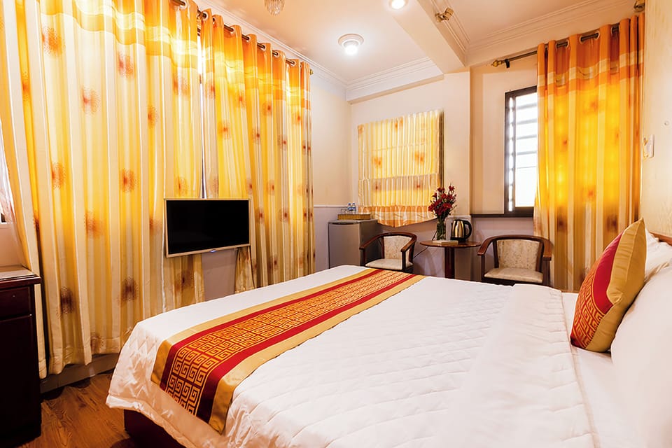Royal Room, City View | Minibar, desk, free WiFi, bed sheets