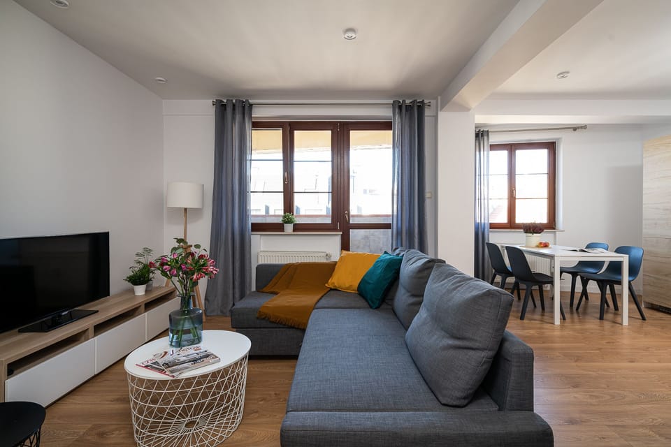 Traditional Apartment | Living room