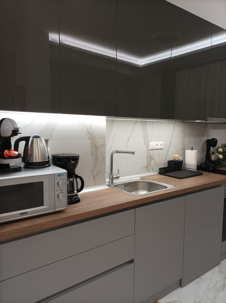 Deluxe Apartment | Private kitchen | Electric kettle