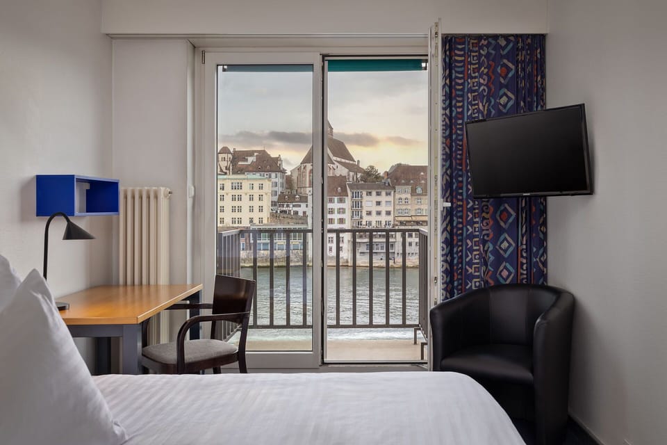 Down comforters, in-room safe, desk, free WiFi