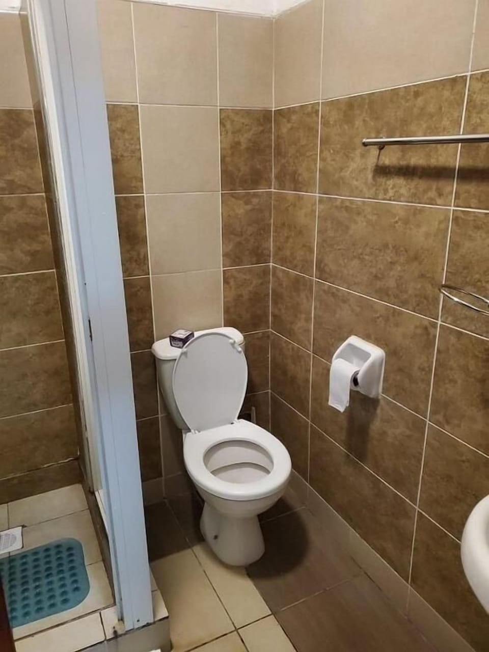 Shower, slippers, bidet, towels
