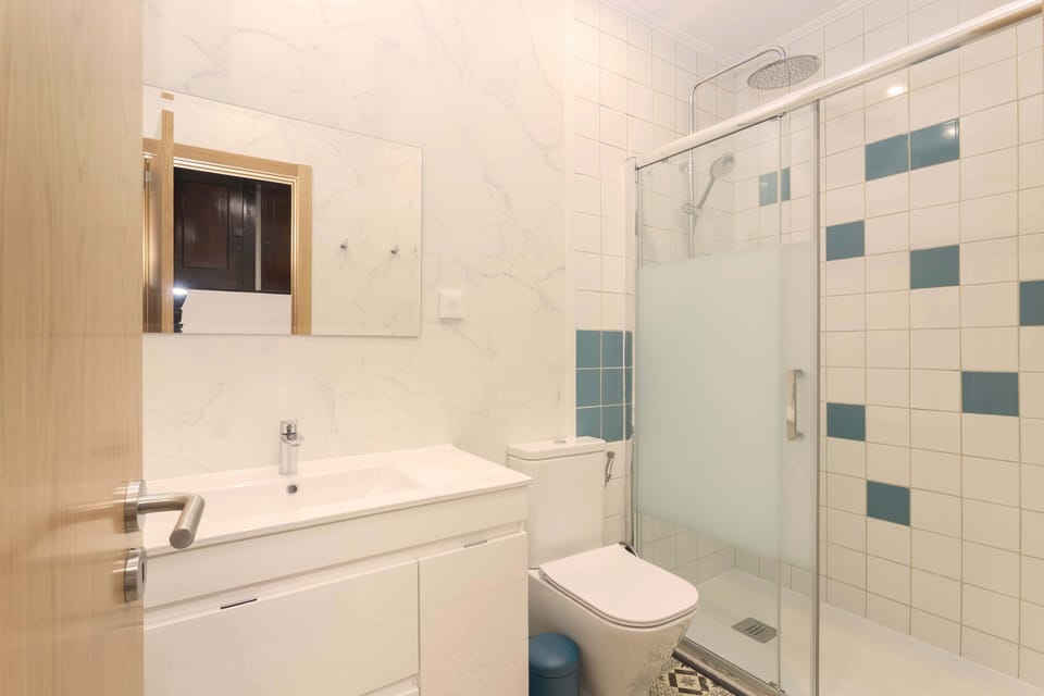 Comfort Duplex | Blackout drapes, iron/ironing board, WiFi (free)