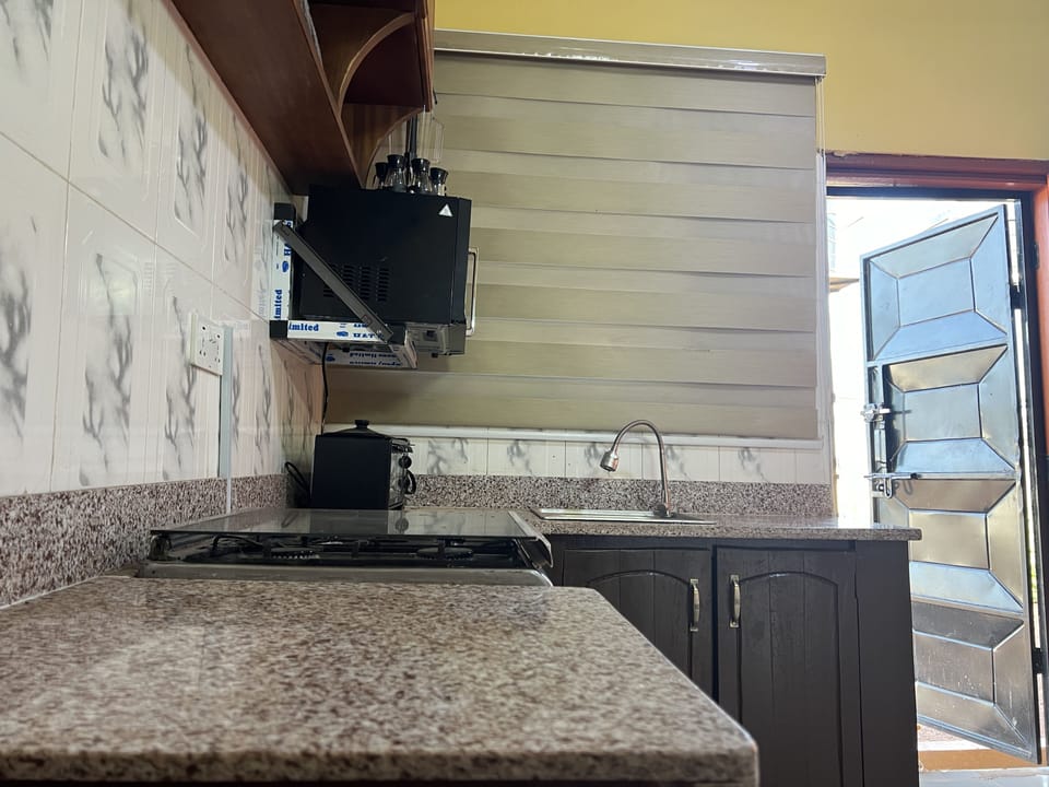 Executive House, 2 Bedrooms, Garden Area | Private kitchen | Toaster