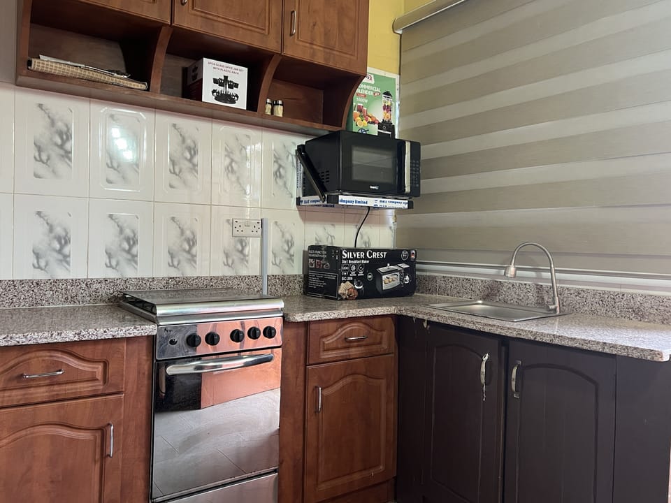 Executive House, 2 Bedrooms, Garden Area | Private kitchen | Toaster