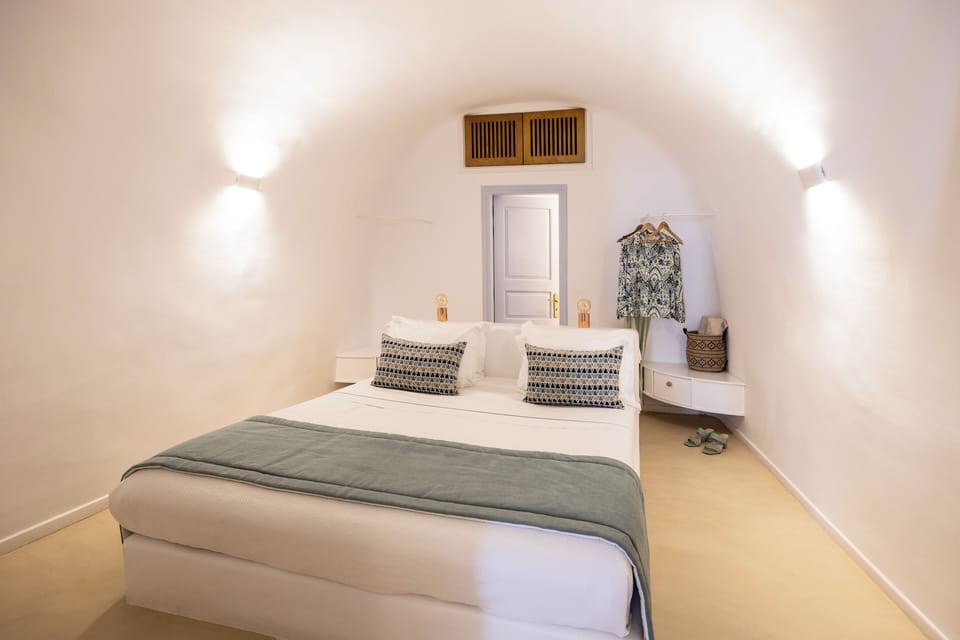 Two Bedroom Villa with Outdoor Hot Tub | Iron/ironing board, free WiFi