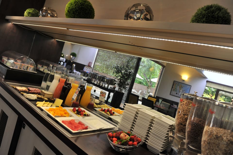 Daily buffet breakfast (EUR 19 per person)