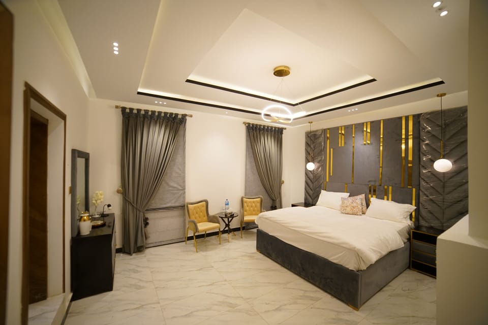 Presidential Suite | Egyptian cotton sheets, premium bedding, minibar, in-room safe