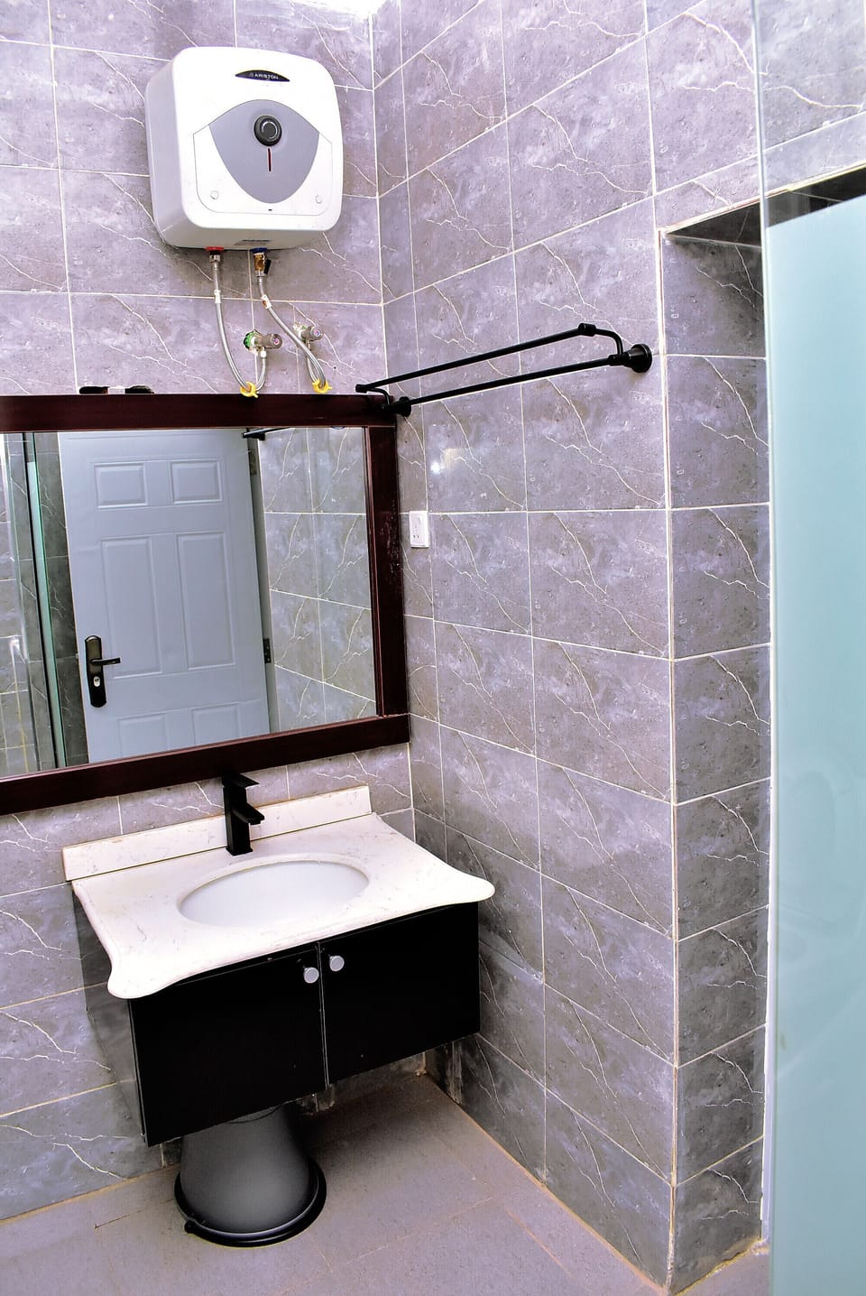 Basic Single Room | Bathroom