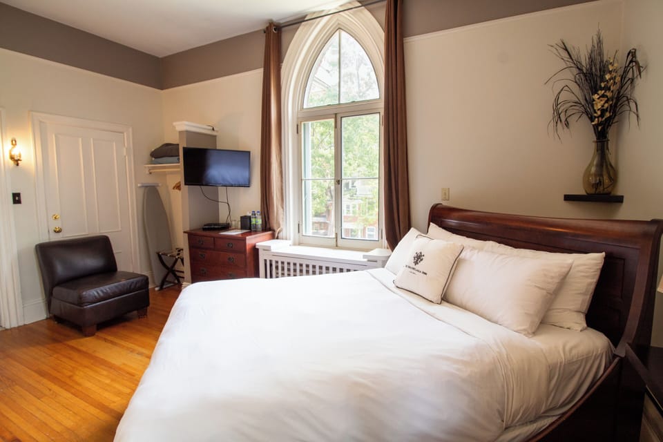 Triple Room - 1 Queen & 1 Single | 1 bedroom, premium bedding, individually decorated