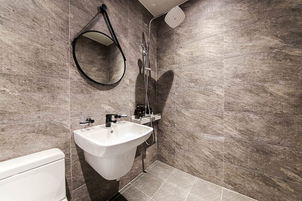 Standard Room | Bathroom | Free toiletries, hair dryer, bathrobes, towels