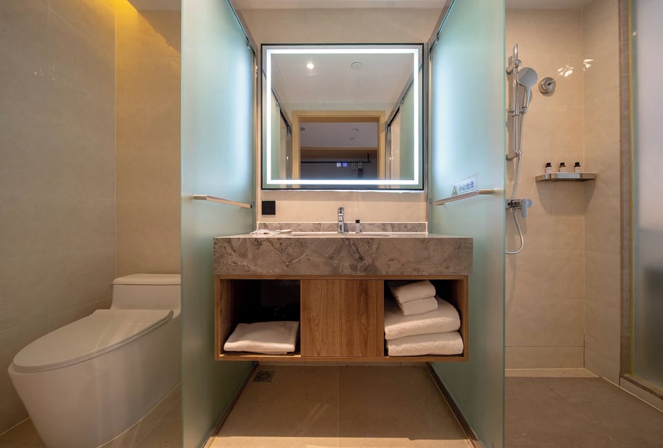 Superior Twin Room | Soundproofing, free WiFi, bed sheets