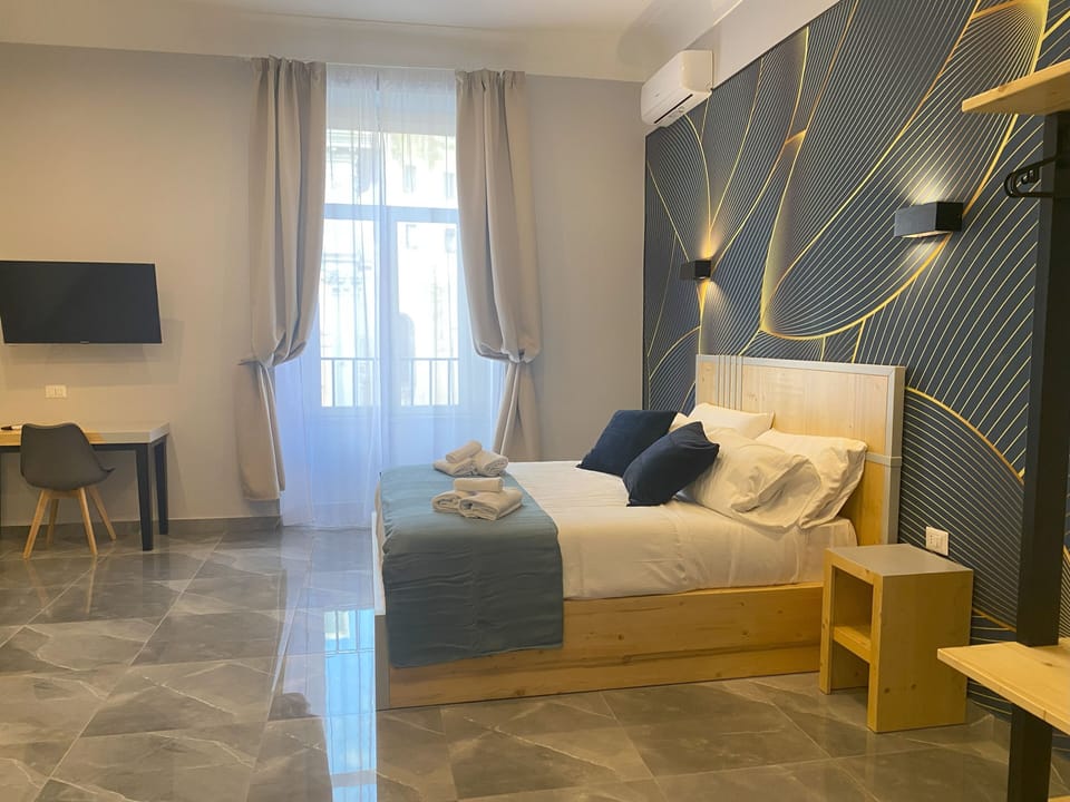 Deluxe Room | 1 bedroom, down comforters, desk, laptop workspace